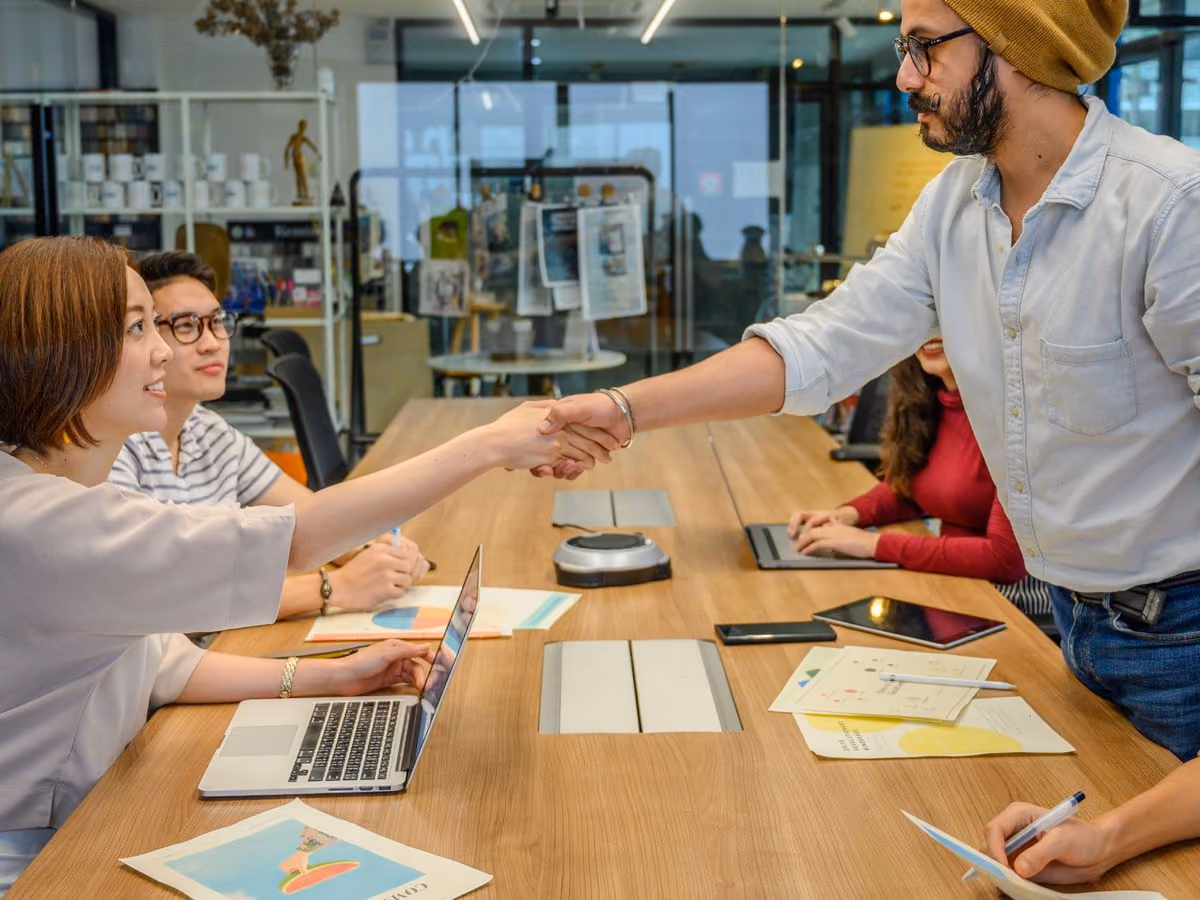 Handshake closing a project agreement